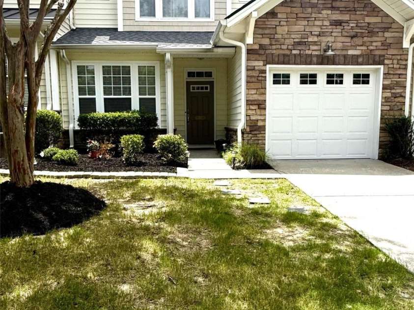 555 Pine Links Drive, Tega Cay, SC 29708.  MLS# CAR4407546, YatesRealty ID 40052. 