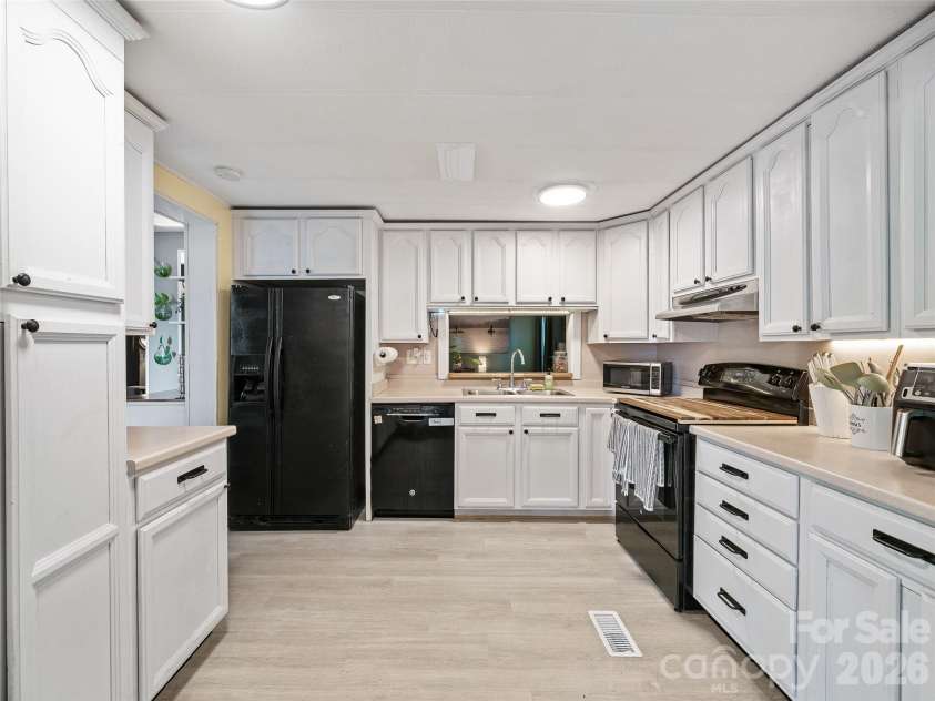 2 Lost Forest Drive, Candler, NC 28715.  MLS# CAR4402355, YatesRealty ID 40053. 