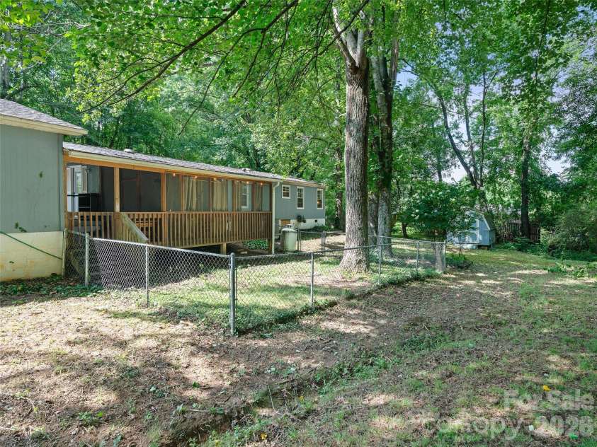 2 Lost Forest Drive, Candler, NC 28715.  MLS# CAR4402355, YatesRealty ID 40053. 