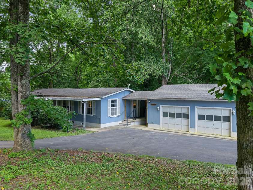 2 Lost Forest Drive, Candler, NC 28715.  MLS# CAR4402355, YatesRealty ID 40053. 