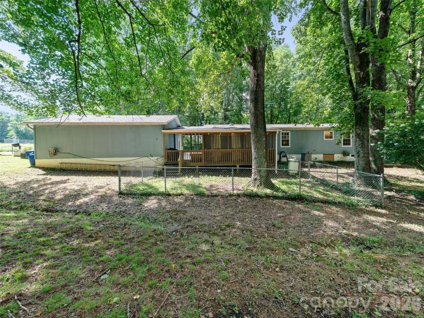 2 Lost Forest Drive, Candler, NC 28715.  MLS# CAR4402355, YatesRealty ID 40053. 