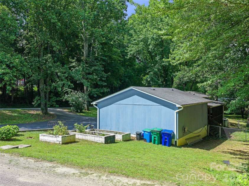 2 Lost Forest Drive, Candler, NC 28715.  MLS# CAR4402355, YatesRealty ID 40053. 