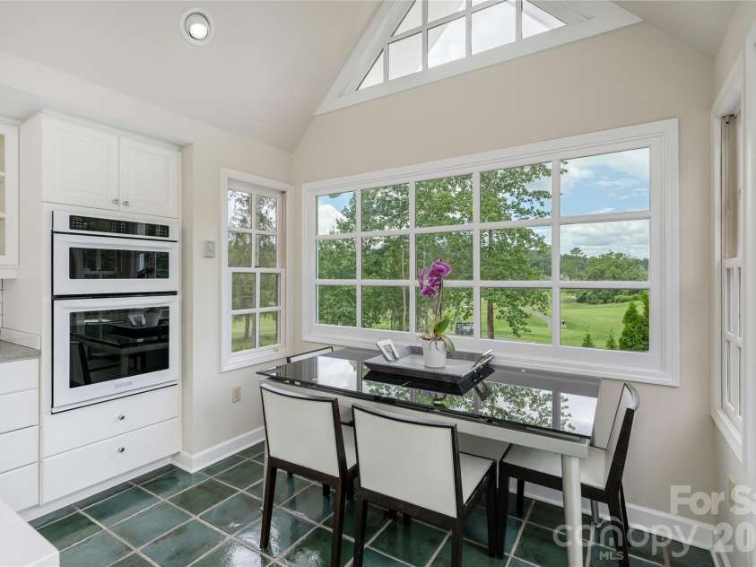 20 Inglewood Road, Asheville, NC 28804.  MLS# CAR4392997, YatesRealty ID 40056. Breakfast views