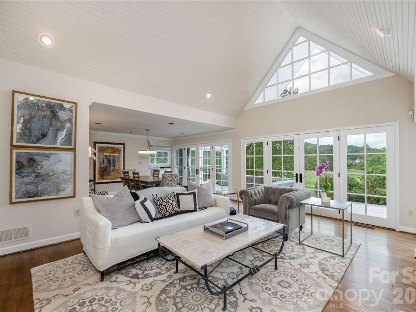 20 Inglewood Road, Asheville, NC 28804.  MLS# CAR4392997, YatesRealty ID 40056. Cathedral ceilings