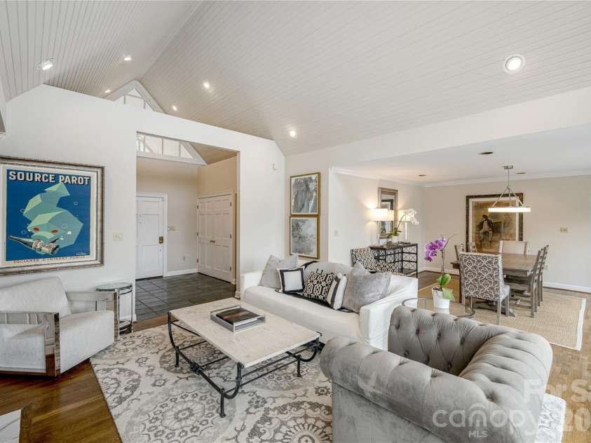 20 Inglewood Road, Asheville, NC 28804.  MLS# CAR4392997, YatesRealty ID 40056. Open floorplan