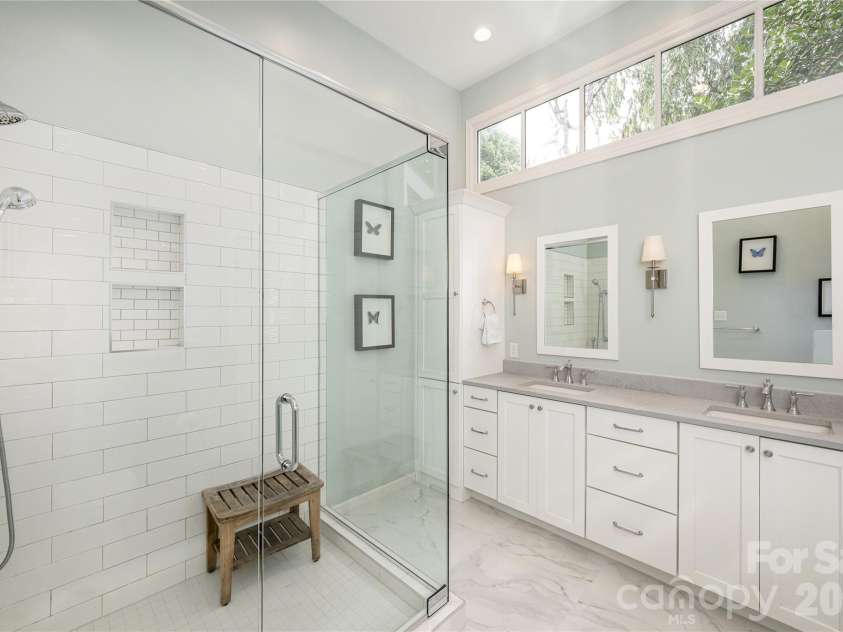 20 Inglewood Road, Asheville, NC 28804.  MLS# CAR4392997, YatesRealty ID 40056. Primary bathroom