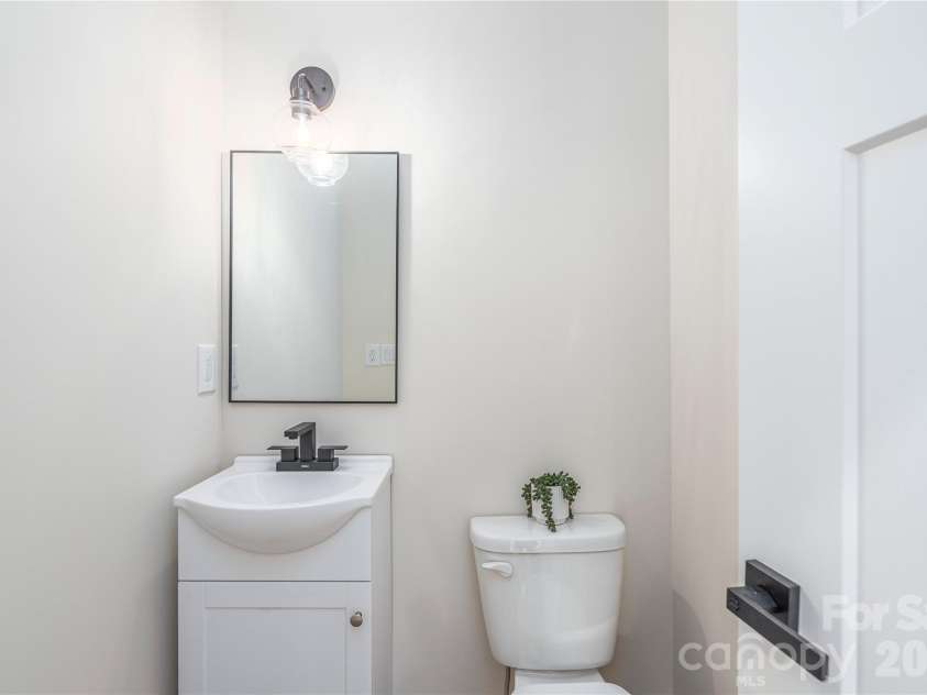 33 Elkwood Avenue, Asheville, NC 28804.  MLS# CAR4402115, YatesRealty ID 40057. 