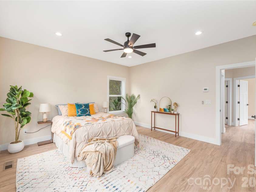 33 Elkwood Avenue, Asheville, NC 28804.  MLS# CAR4402115, YatesRealty ID 40057. 