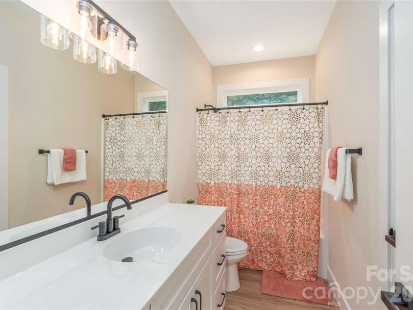 33 Elkwood Avenue, Asheville, NC 28804.  MLS# CAR4402115, YatesRealty ID 40057. 