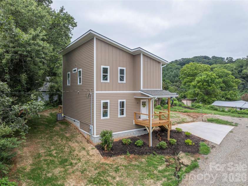 33 Elkwood Avenue, Asheville, NC 28804.  MLS# CAR4402115, YatesRealty ID 40057. 