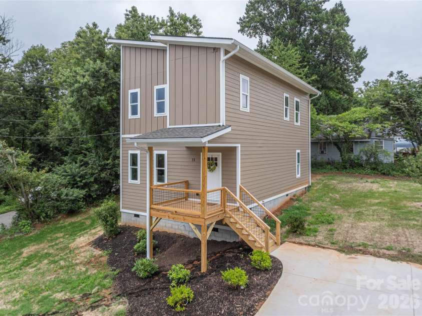 33 Elkwood Avenue, Asheville, NC 28804.  MLS# CAR4402115, YatesRealty ID 40057. 