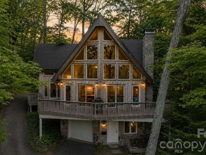 61 Skyfire Drive, Burnsville, NC 28714.  MLS# CAR4407983, YatesRealty ID 40058. 