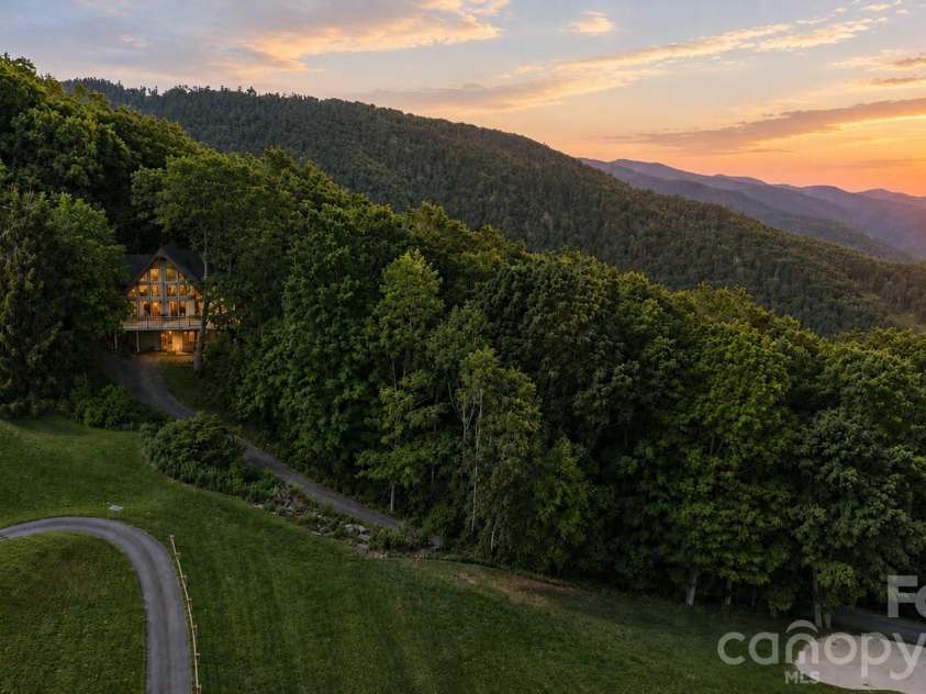 61 Skyfire Drive, Burnsville, NC 28714.  MLS# CAR4407983, YatesRealty ID 40058. 