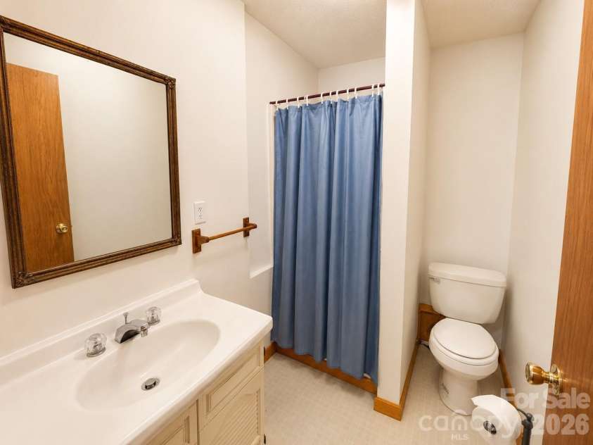 61 Skyfire Drive, Burnsville, NC 28714.  MLS# CAR4407983, YatesRealty ID 40058. 