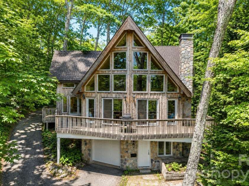 61 Skyfire Drive, Burnsville, NC 28714.  MLS# CAR4407983, YatesRealty ID 40058. 