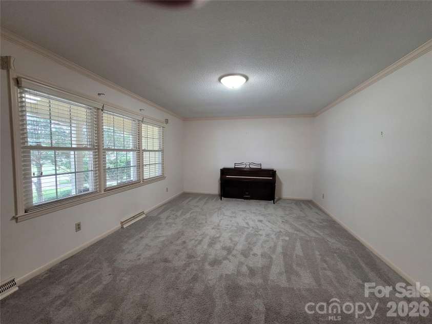 2318 Shaw Avenue, Gastonia, NC 28054.  MLS# CAR4403730, YatesRealty ID 40060. 