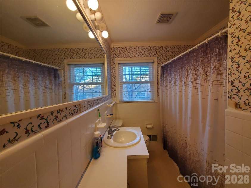 2318 Shaw Avenue, Gastonia, NC 28054.  MLS# CAR4403730, YatesRealty ID 40060. 