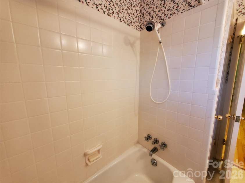 2318 Shaw Avenue, Gastonia, NC 28054.  MLS# CAR4403730, YatesRealty ID 40060. 