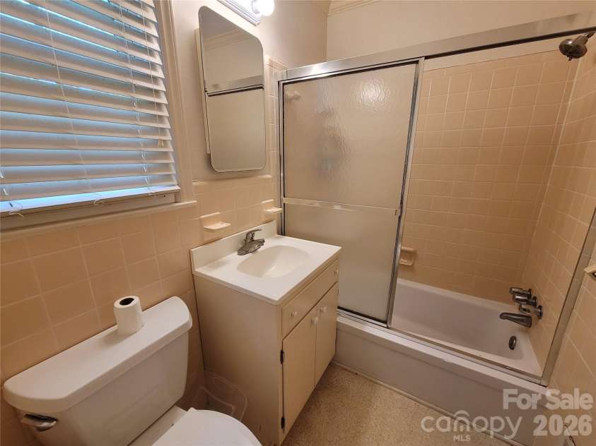 2318 Shaw Avenue, Gastonia, NC 28054.  MLS# CAR4403730, YatesRealty ID 40060. 