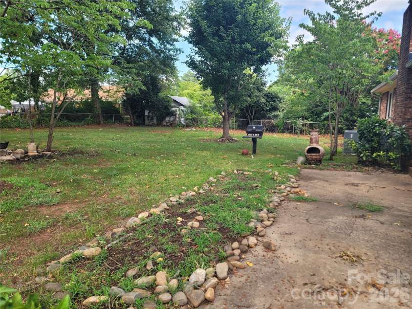 2318 Shaw Avenue, Gastonia, NC 28054.  MLS# CAR4403730, YatesRealty ID 40060. 