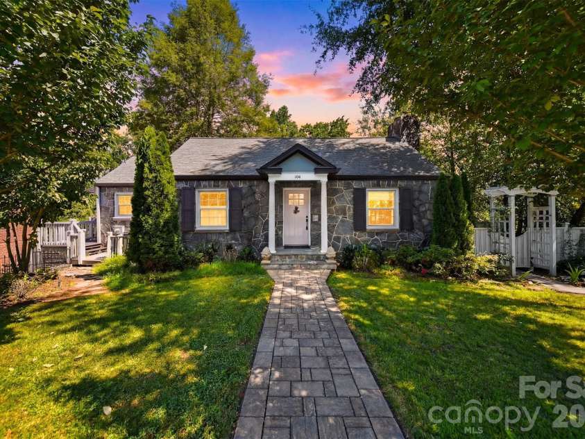 104 Jefferson Street, Morganton, NC 28655.  MLS# CAR4408057, YatesRealty ID 40062. 