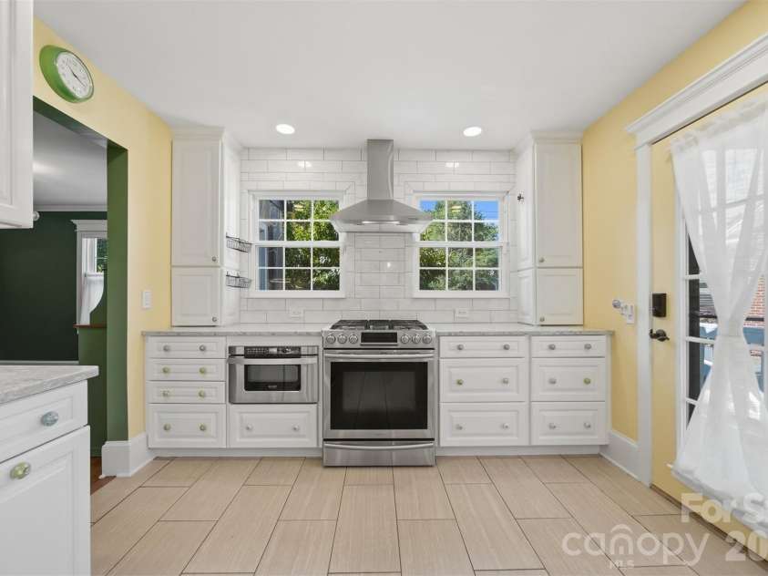 104 Jefferson Street, Morganton, NC 28655.  MLS# CAR4408057, YatesRealty ID 40062. 