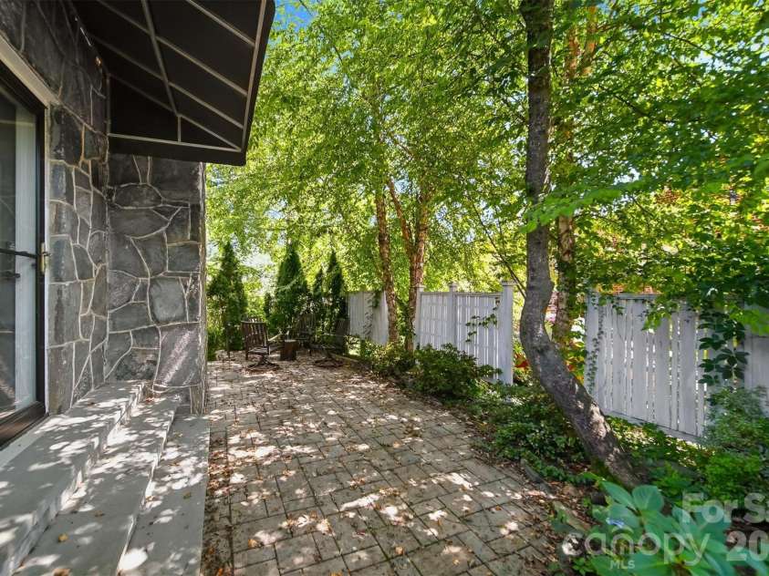 104 Jefferson Street, Morganton, NC 28655.  MLS# CAR4408057, YatesRealty ID 40062. 