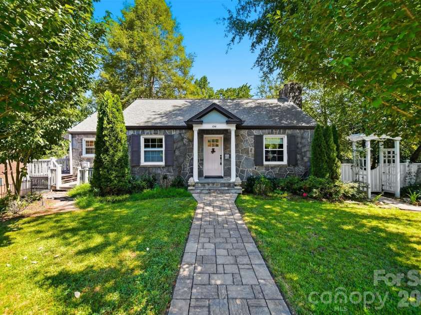 104 Jefferson Street, Morganton, NC 28655.  MLS# CAR4408057, YatesRealty ID 40062. 