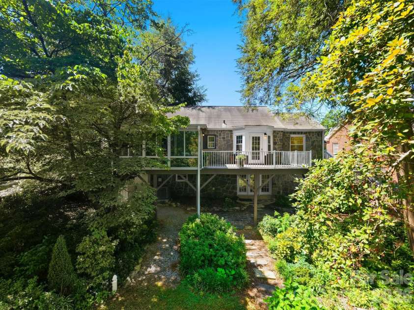 104 Jefferson Street, Morganton, NC 28655.  MLS# CAR4408057, YatesRealty ID 40062. 