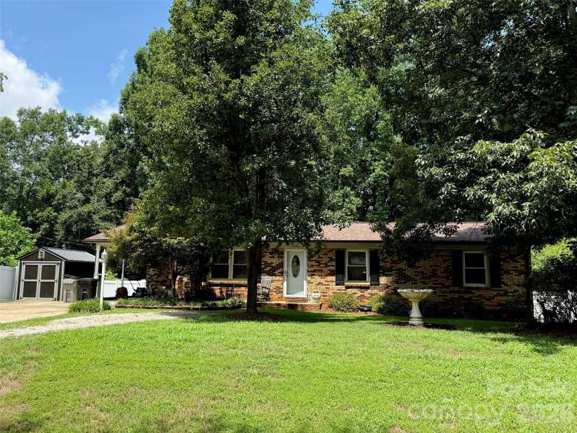 4620 Maplecrest Drive, Gastonia, NC 28056.  MLS# CAR4408097, YatesRealty ID 40064. 