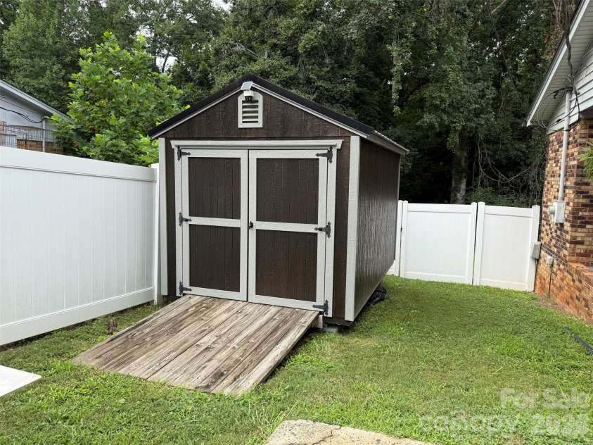 4620 Maplecrest Drive, Gastonia, NC 28056.  MLS# CAR4408097, YatesRealty ID 40064. 