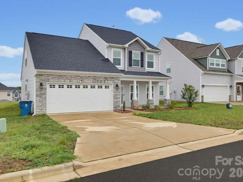 668 Palomino Mustang Drive, Whitsett, NC 27377.  MLS# CAR4407147, YatesRealty ID 40065. 