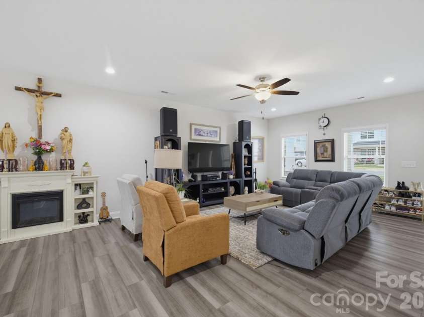 668 Palomino Mustang Drive, Whitsett, NC 27377.  MLS# CAR4407147, YatesRealty ID 40065. 