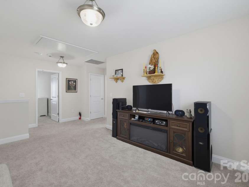 668 Palomino Mustang Drive, Whitsett, NC 27377.  MLS# CAR4407147, YatesRealty ID 40065. 