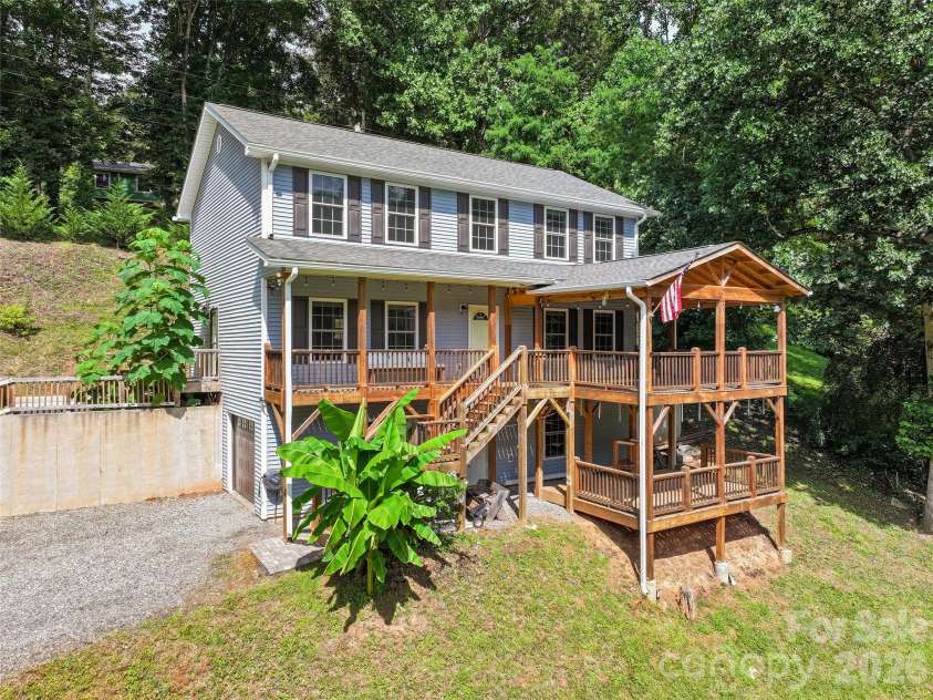 133 Shadow Oak Lane, Clyde, NC 28721.  MLS# CAR4408116, YatesRealty ID 40066. 