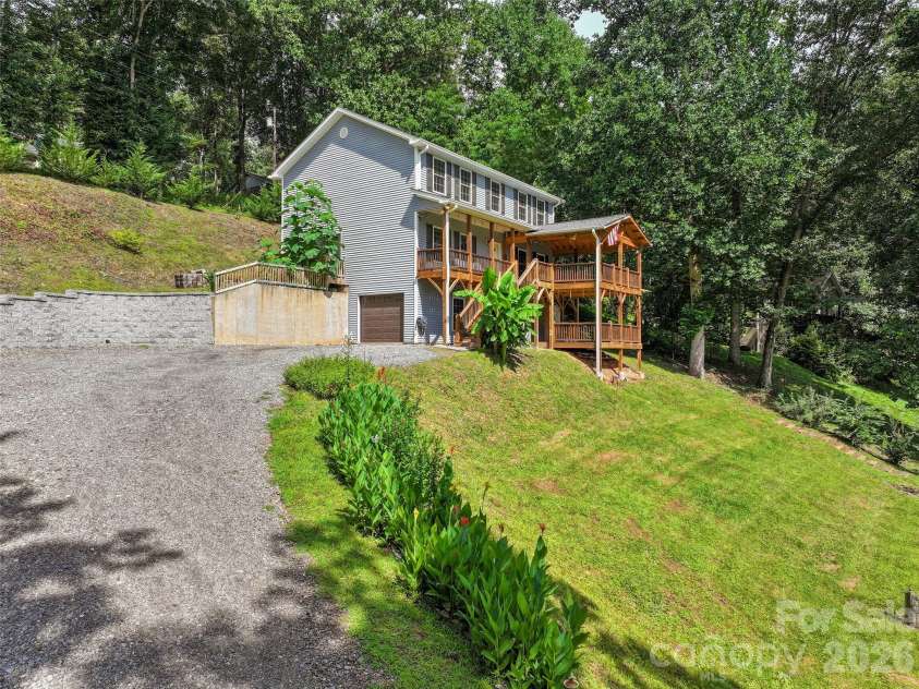 133 Shadow Oak Lane, Clyde, NC 28721.  MLS# CAR4408116, YatesRealty ID 40066. 
