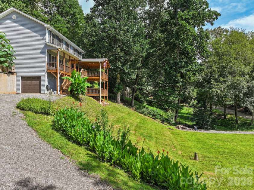 133 Shadow Oak Lane, Clyde, NC 28721.  MLS# CAR4408116, YatesRealty ID 40066. 