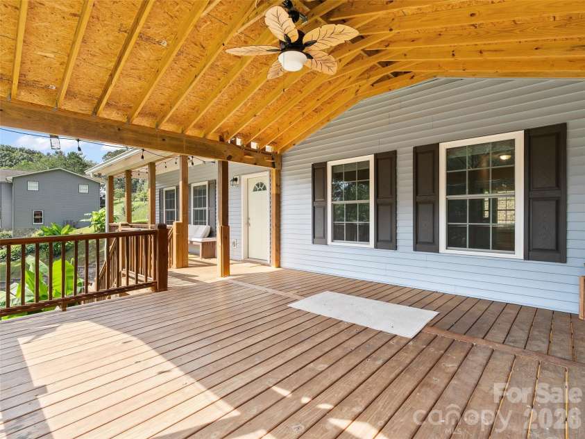 133 Shadow Oak Lane, Clyde, NC 28721.  MLS# CAR4408116, YatesRealty ID 40066. 