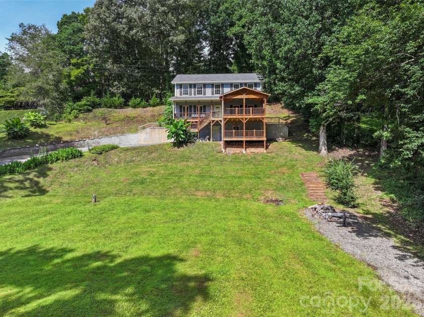 133 Shadow Oak Lane, Clyde, NC 28721.  MLS# CAR4408116, YatesRealty ID 40066. 