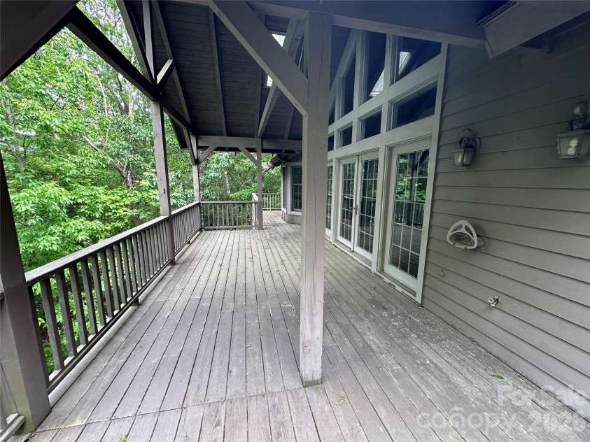 880 Rochester Drive, Cashiers, NC 28717.  MLS# CAR4408151, YatesRealty ID 40069. 