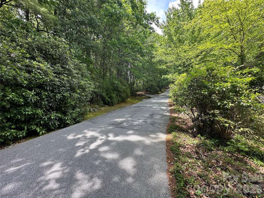 880 Rochester Drive, Cashiers, NC 28717.  MLS# CAR4408151, YatesRealty ID 40069. 