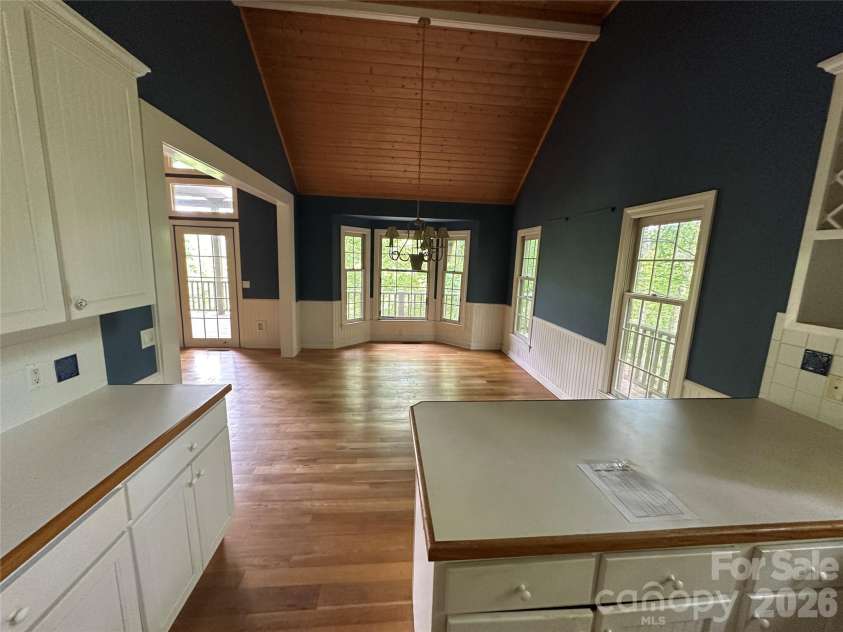 880 Rochester Drive, Cashiers, NC 28717.  MLS# CAR4408151, YatesRealty ID 40069. 