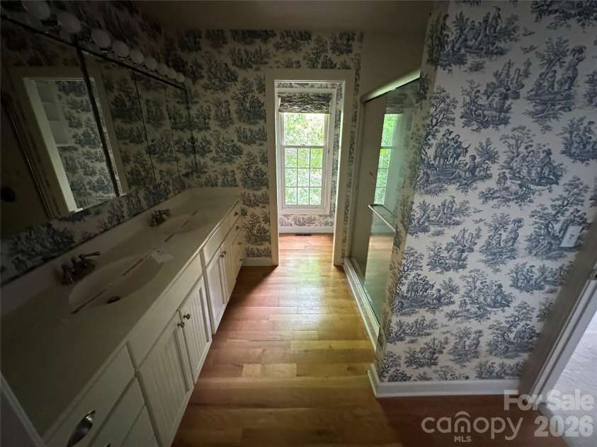 880 Rochester Drive, Cashiers, NC 28717.  MLS# CAR4408151, YatesRealty ID 40069. 