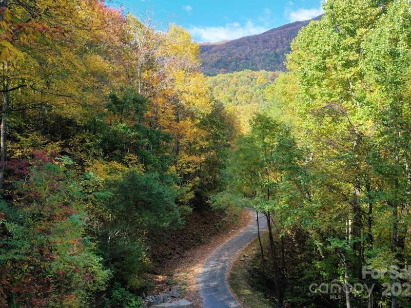 18 Wood Haven Lane, Black Mountain, NC 28711.  MLS# CAR4228903, YatesRealty ID 4007. Welcome to Laurel Ridge