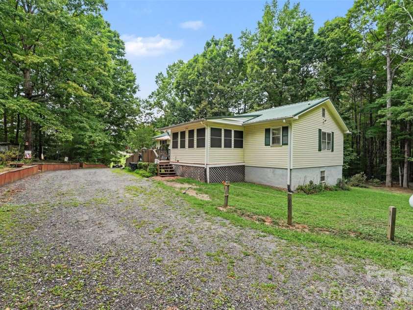 5203 Winton Street, Kannapolis, NC 28081.  MLS# CAR4408160, YatesRealty ID 40070. 
