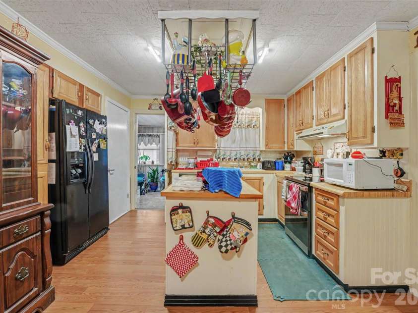 5203 Winton Street, Kannapolis, NC 28081.  MLS# CAR4408160, YatesRealty ID 40070. 