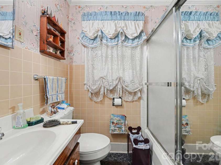 5203 Winton Street, Kannapolis, NC 28081.  MLS# CAR4408160, YatesRealty ID 40070. 