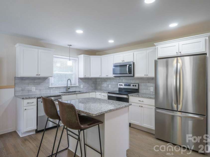 200 Point Circle, Belmont, NC 28012.  MLS# CAR4406314, YatesRealty ID 40072. 