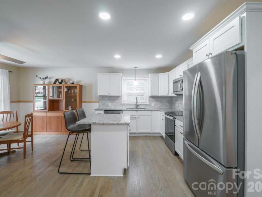 200 Point Circle, Belmont, NC 28012.  MLS# CAR4406314, YatesRealty ID 40072. 