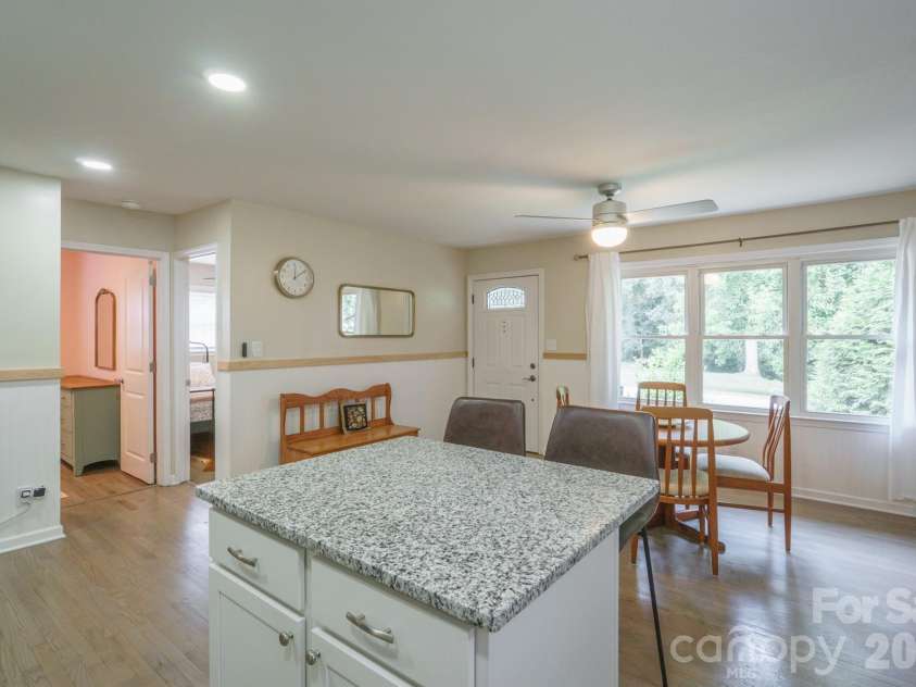 200 Point Circle, Belmont, NC 28012.  MLS# CAR4406314, YatesRealty ID 40072. 